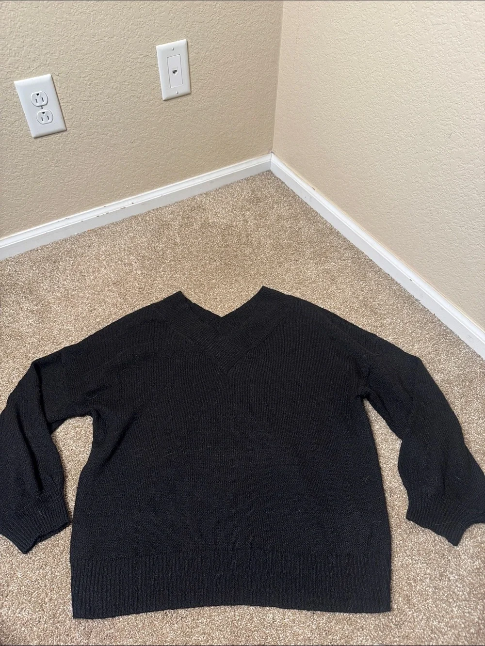 Pink Clover Black V-Neck Knit Sweater ribbed cuff hem SZ XL